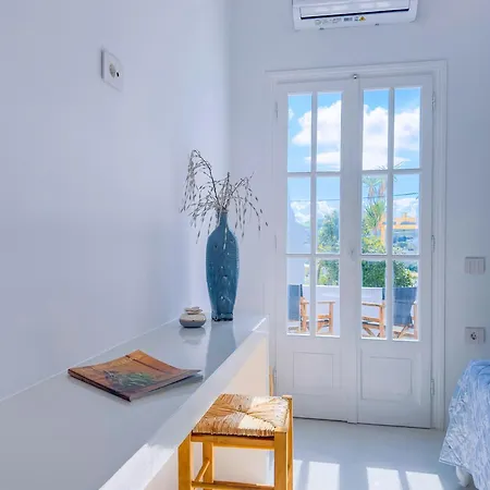 Kefalas In * Naousa (Paros)